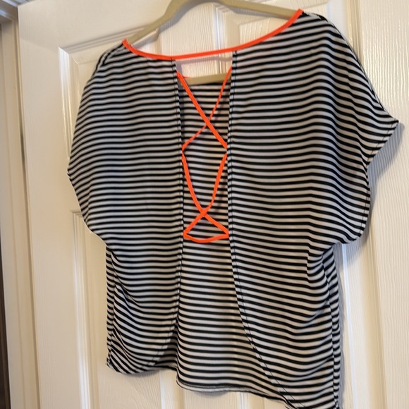 Lush | M - Picture 2 of 2